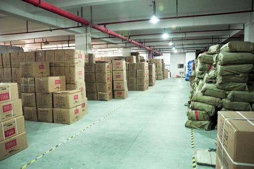 中國真正的貼牌巨頭,沒有工廠沒有門店,僅靠 搬運 年賺40億